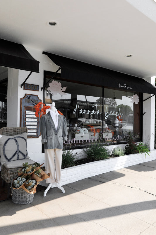 Beautiful Logo for d'annata boutique a shop that has candles, clothing, gifts, home, relaxed, cozy lifestyle. California in Newport Beach